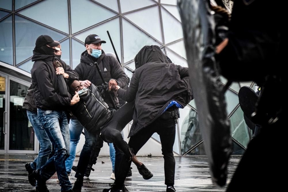 Hollanda'da Covid-19 önlemleri protestosu: 30 gözaltı - 11