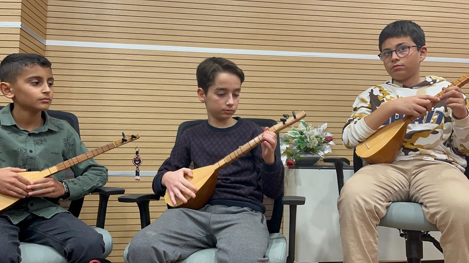 Sümer Ezgü'nün öncülük ettiği geleneksel enstrüman kursu Burdur'da açıldı - 2