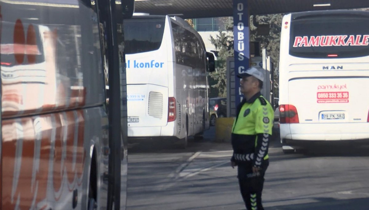 İstanbul’da otobüslere kış lastiği denetimi İstanbul’da otobüslere kış lastiği denetimi