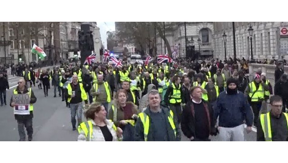 Sarı yelekliler Londra'da gösteri yaptı