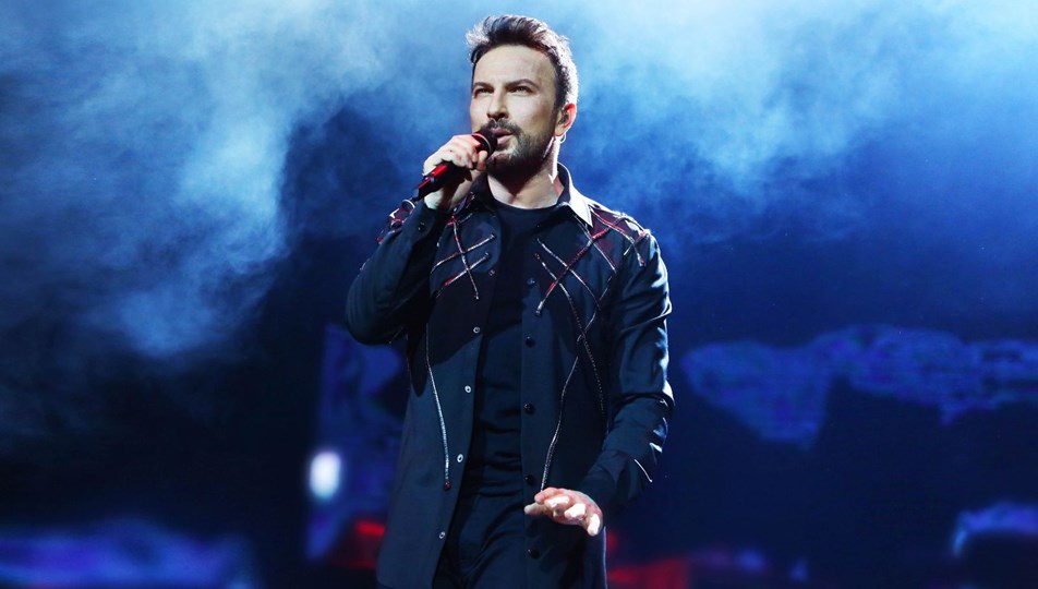 Tarkan 10 yıl sonra ilk kez kardeşleriyle aynı karede