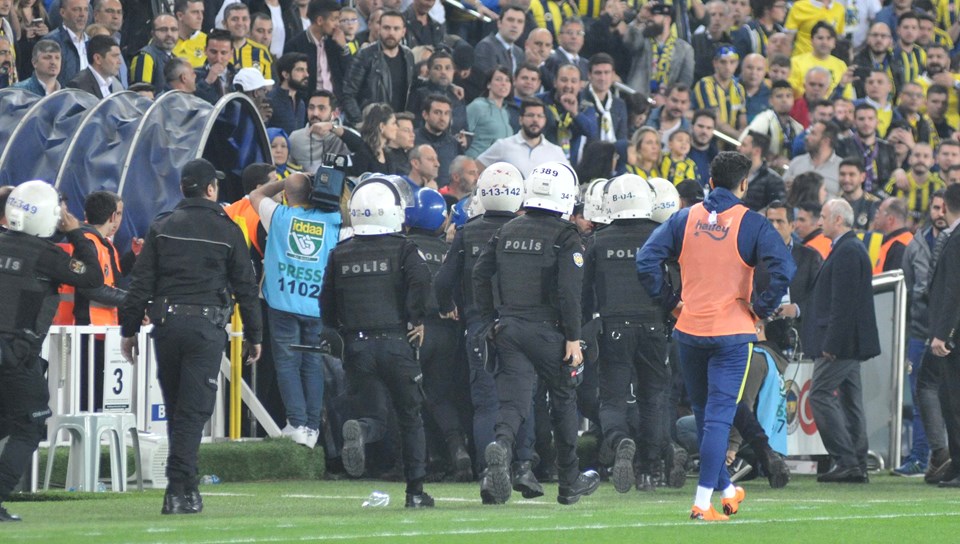 Fenerbahçe-Beşiktaş maçı yarıda kaldı - 3