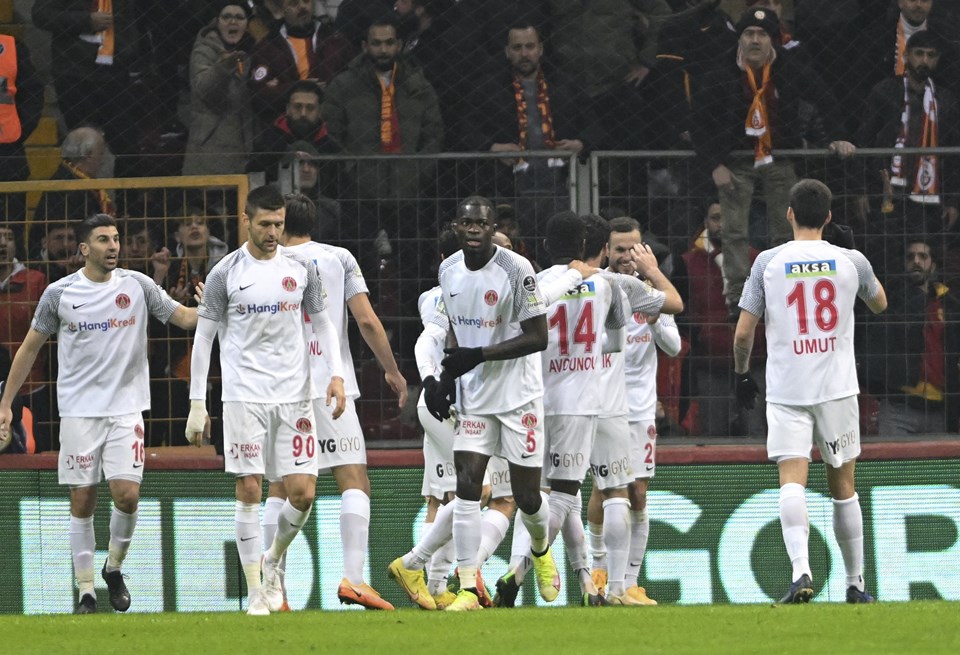 SON DAKİKA: Lider Galatasaray'dan tarihi seri - 3