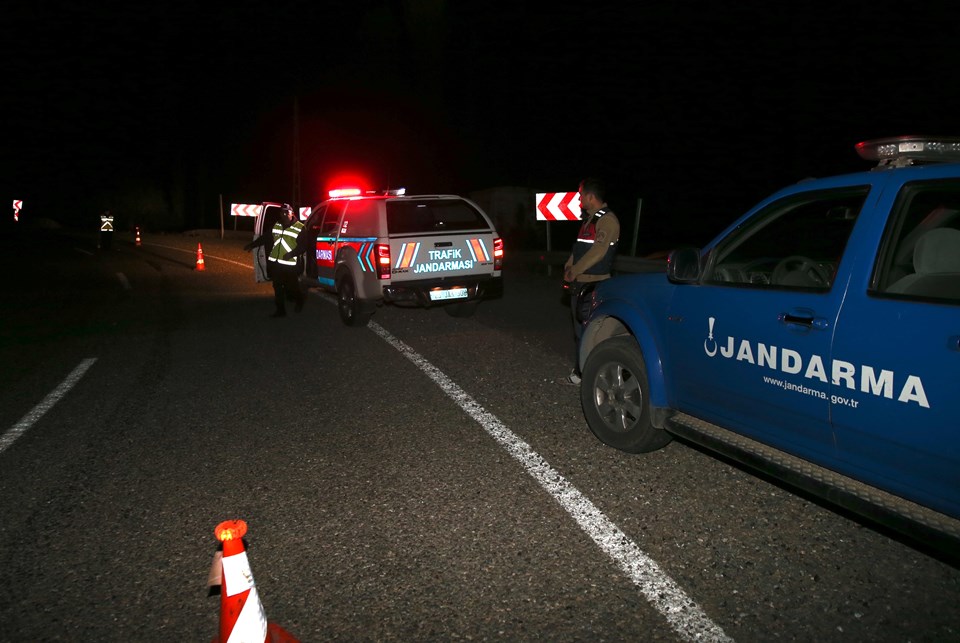 Erzurum'da otomobil dereye uçtu: 2 ölü, 3 yaralı - 2