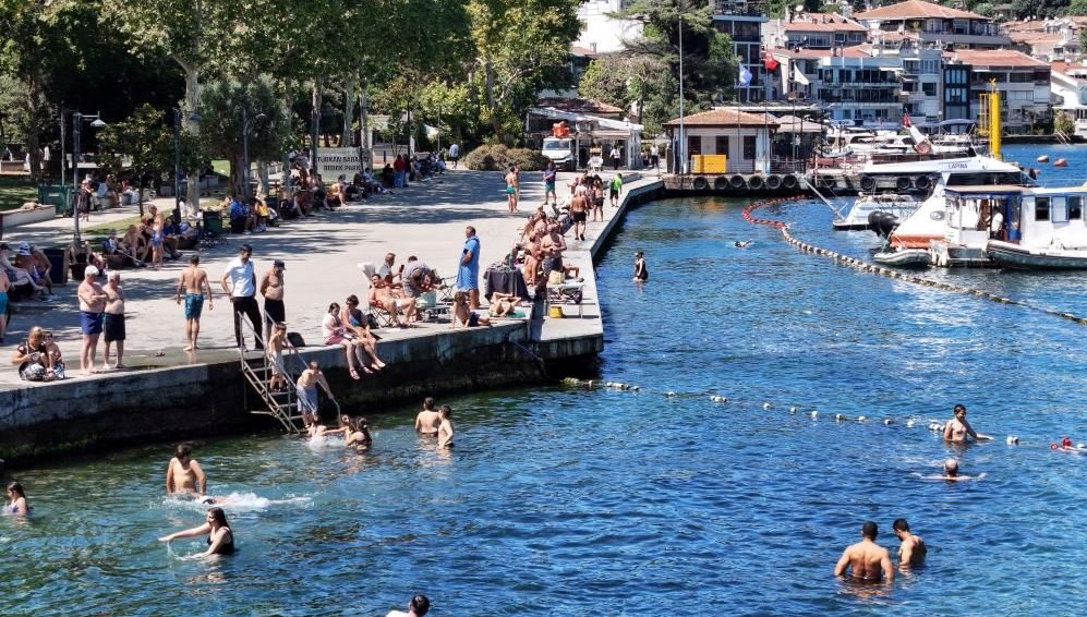İstanbul'da gölgeye kaçış! Termometreler 39 dereceyi gördü