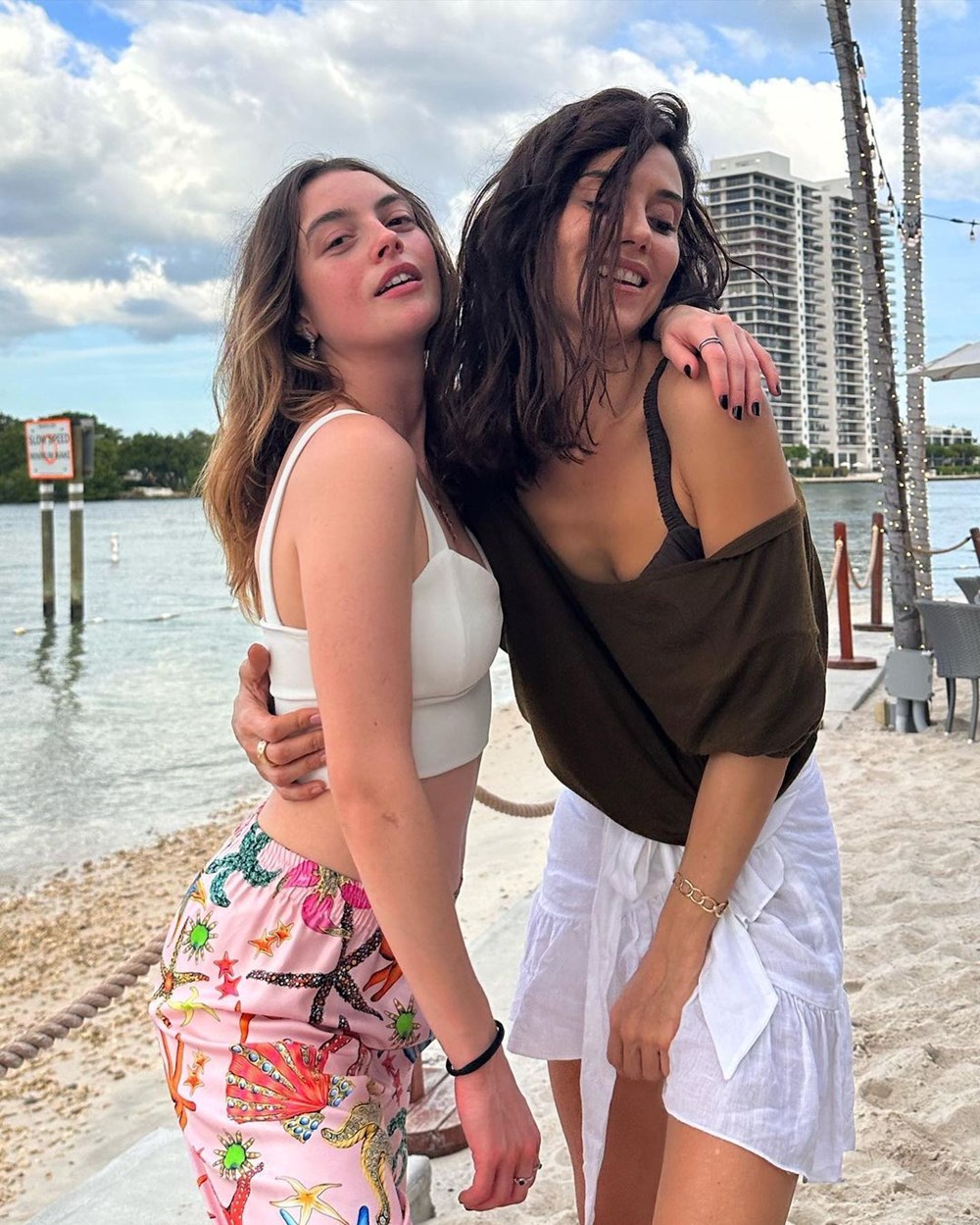 Cansu Dere ile Melis Sezen Miami'de tatilde - 3