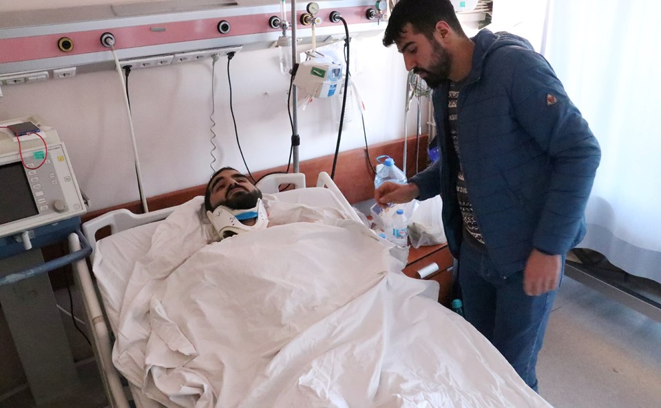 Vatandaşlar deprem anını anlattı: Bizi iğne deliğinden çıkardılar