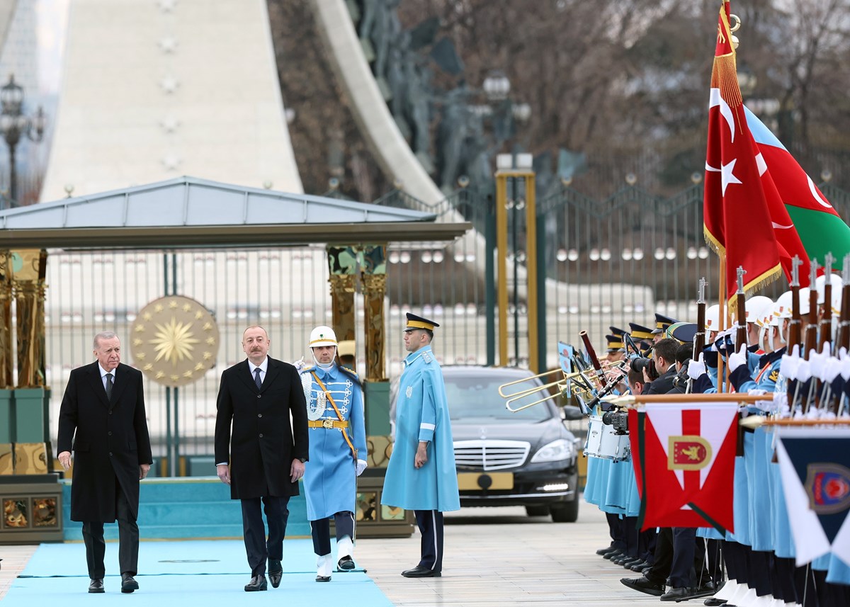 İlham Aliyev, Cumhurbaşkanı Recep Tayyip Erdoğan tarafından karşılandı.