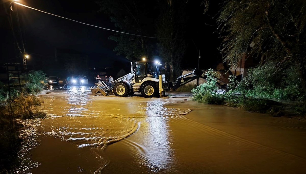 Amasya'da sağanak nedeniyle gölet taştı Amasya'da sağanak nedeniyle gölet taştı