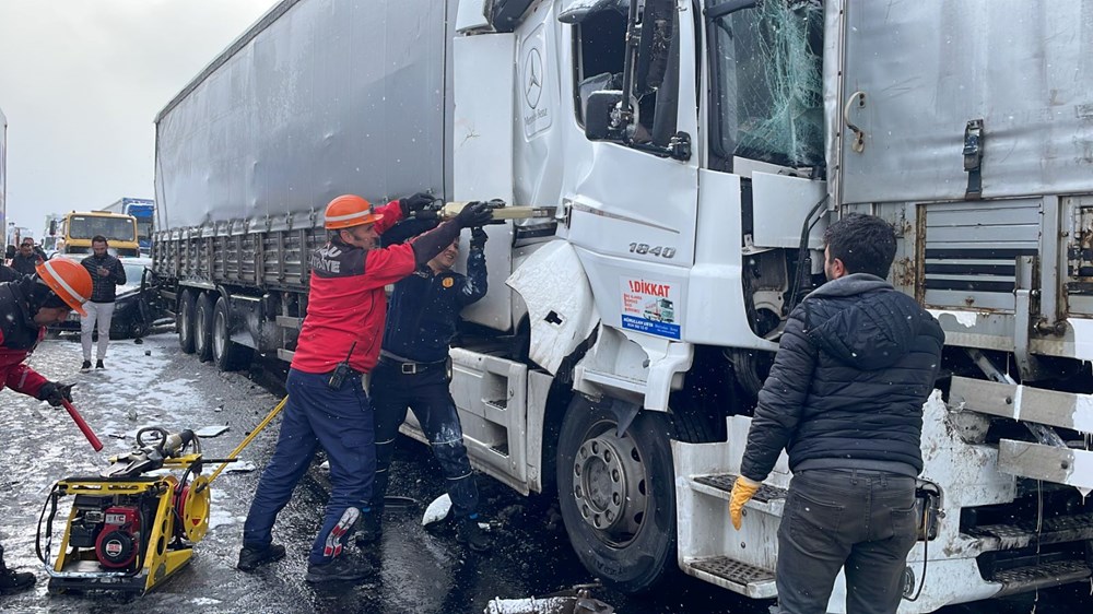 Anadolu Otoyolu'nda 50'den fazla araçla zincirleme kaza: Ankara yönü ulaşıma kapandı - 3