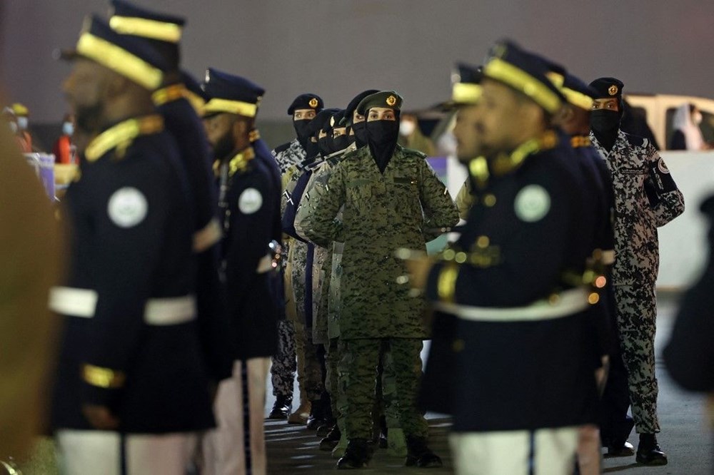 Suudi Arabistan tarihinde bir ilk: Kadın askerler ilk kez askeri geçit törenine katıldı - 4
