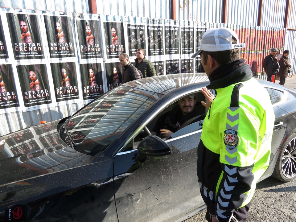 İstanbul’da yayalara geçiş hakkı vermeyen sürücülere ceza - 1