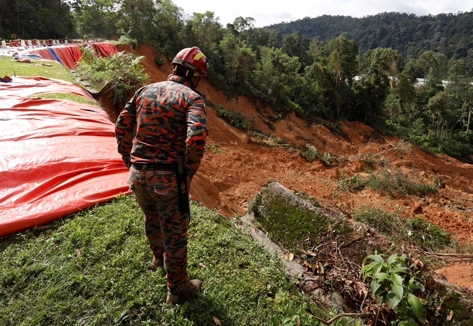Malezya'da toprak kaymasında ölenlerin sayısı 31'e yükseldi - 1