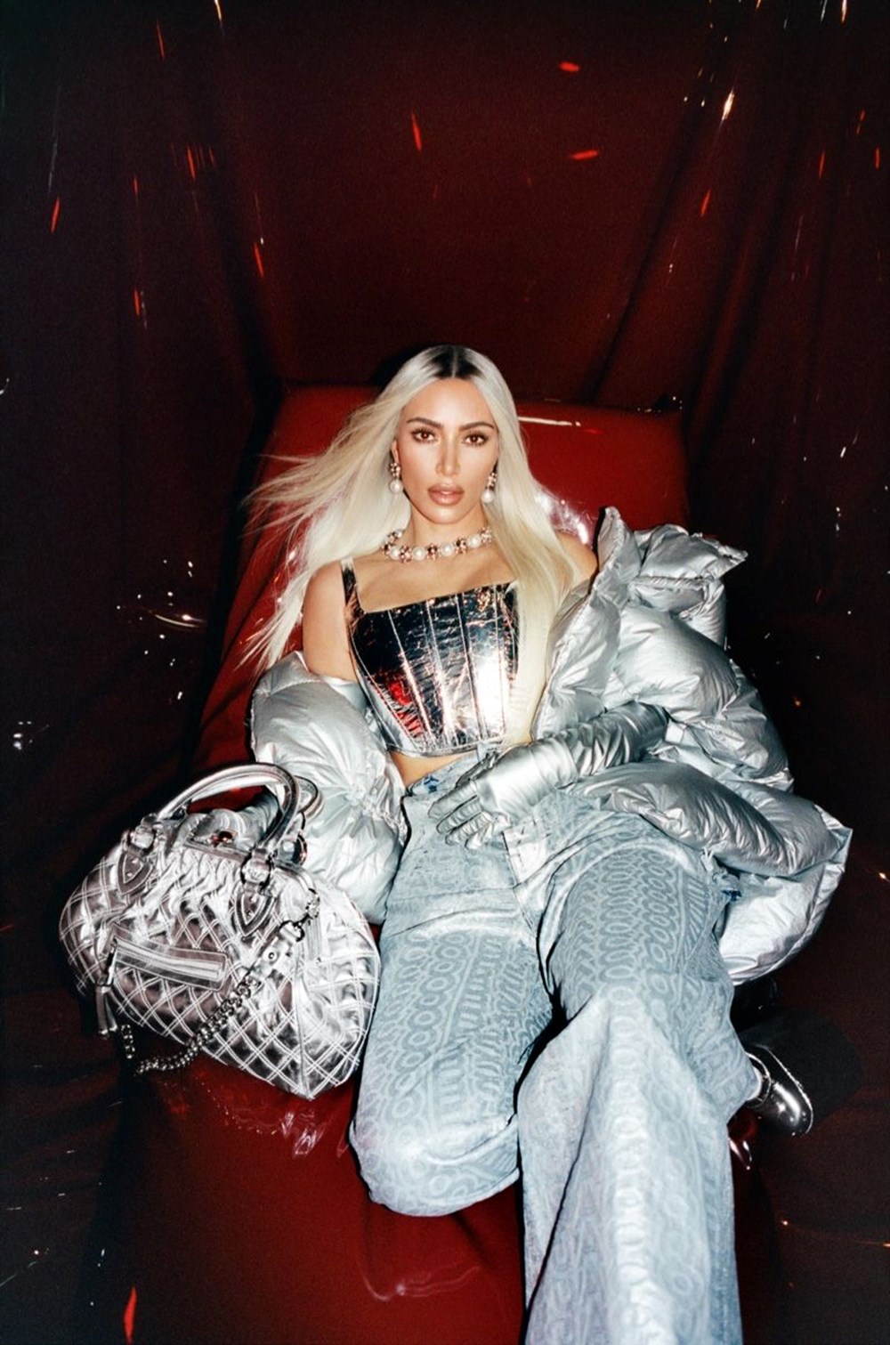Kim Kardashian lüks moda devi için sarışın oldu - 1