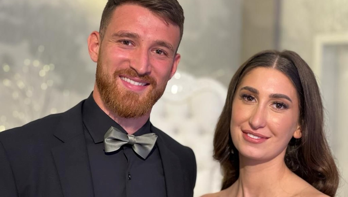 Milli futbolcu Salih Özcan'dan evlilik yolunda ilk adım Milli futbolcu Salih Özcan'dan evlilik yolunda ilk adım