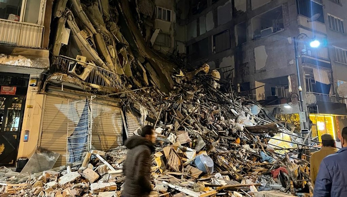 Kahramanmaraş'ta 7,7 ve 7,6 büyüklüğünde deprem: Son durumu AFAD Müdürü Yunus Sezer duyurdu Kahramanmaraş'ta 7,7 ve 7,6 büyüklüğünde deprem: Son durumu AFAD Müdürü Yunus Sezer duyurdu