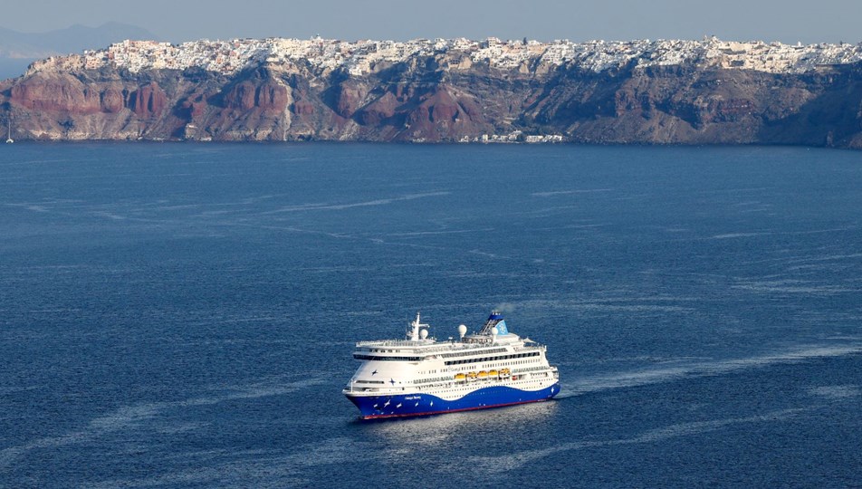 Santorini'de deprem krizi bitti: İlk ziyaretçiler adaya ulaştı!