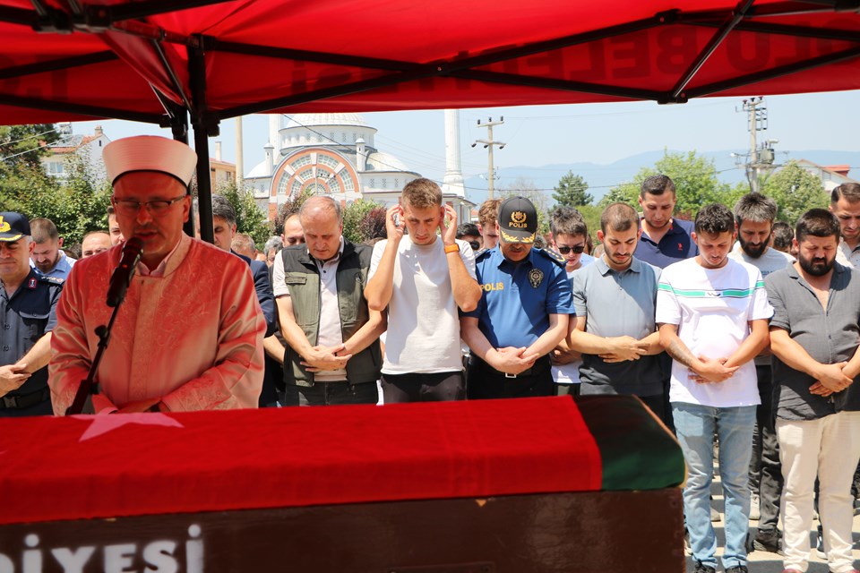 Orman yangınını duyunca Bursa'ya koştu, kazada can verdi... Acılı evlattan gözyaşlarıyla veda - 1