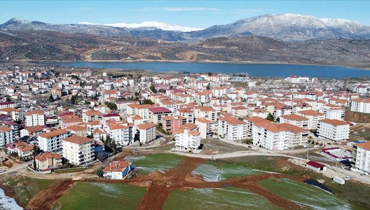 Adıyaman Gölbaşı'nda zemin sıvılaşması inceleniyor Adıyaman Gölbaşı'nda zemin sıvılaşması inceleniyor