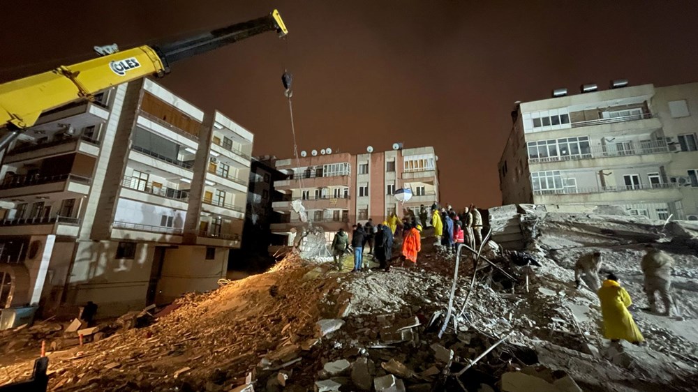 Türkiye yasta... Depremin vurduğu 10 ilden çarpıcı fotoğraflar!