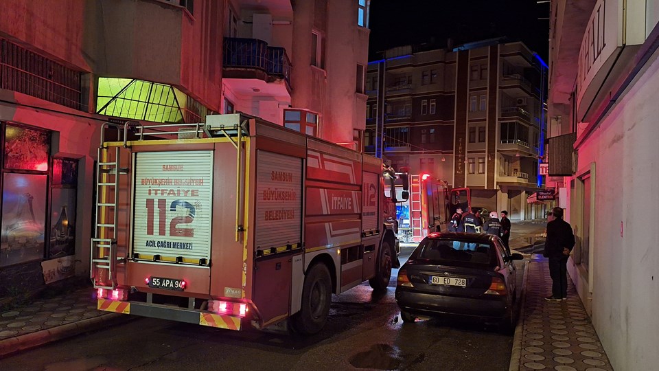 Genç kadına ait daire yangın sonucu kullanılamaz hale geldi - 1