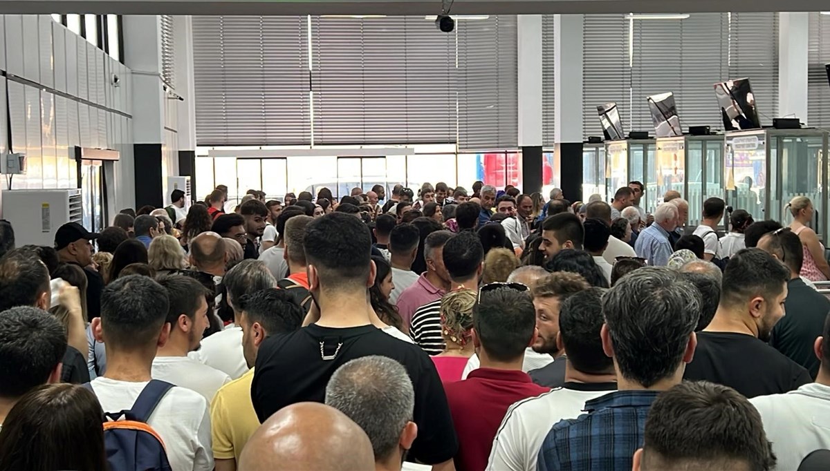 Sarp Sınır Kapısı'nda kurban bayramı yoğunluğu Sarp Sınır Kapısı'nda kurban bayramı yoğunluğu