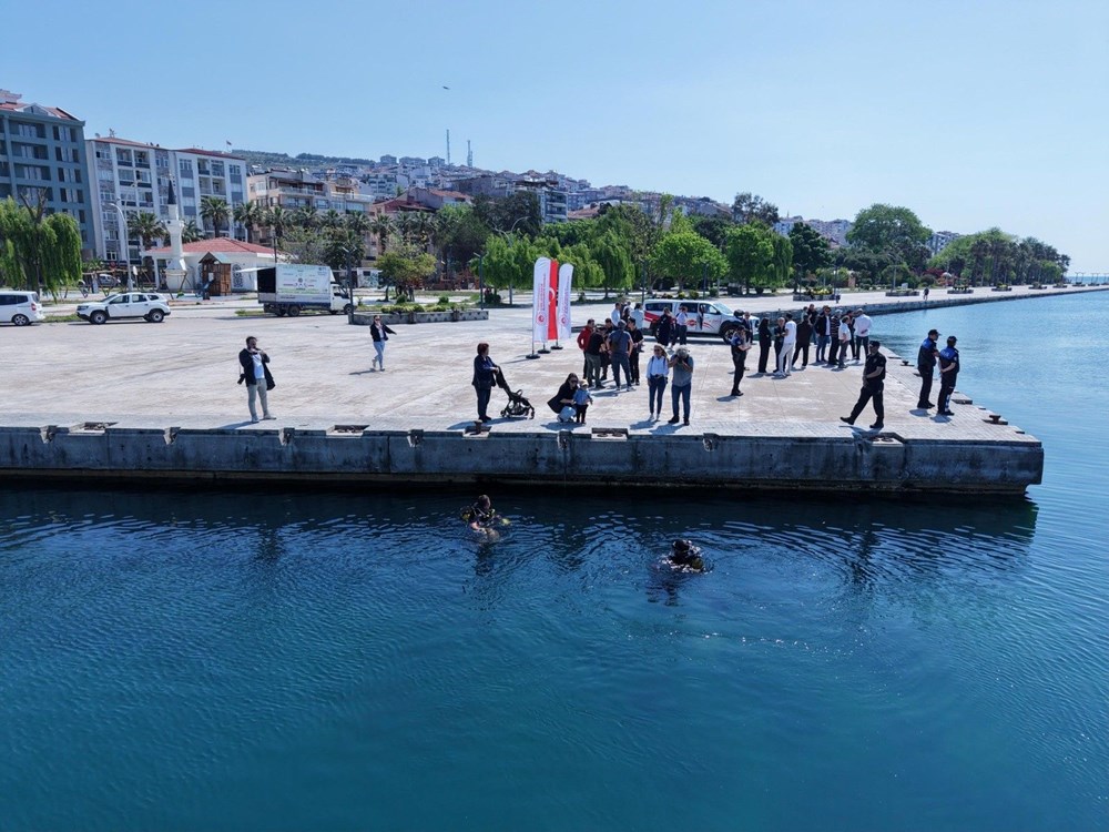 Denizin tabanından çıkarıldı: Takma diş, cam şişe, cep telefonu ve atık materyaller 74 YDPOcCKwgU22EIR8dhE30w