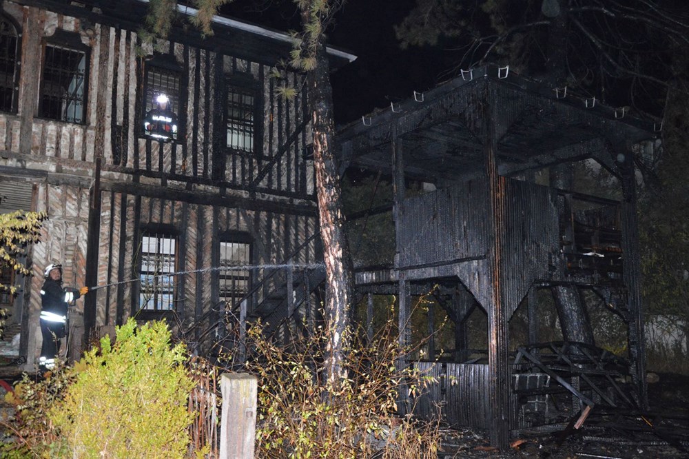 Atatürk'ün kaldığı tarihi konak yandı - 5