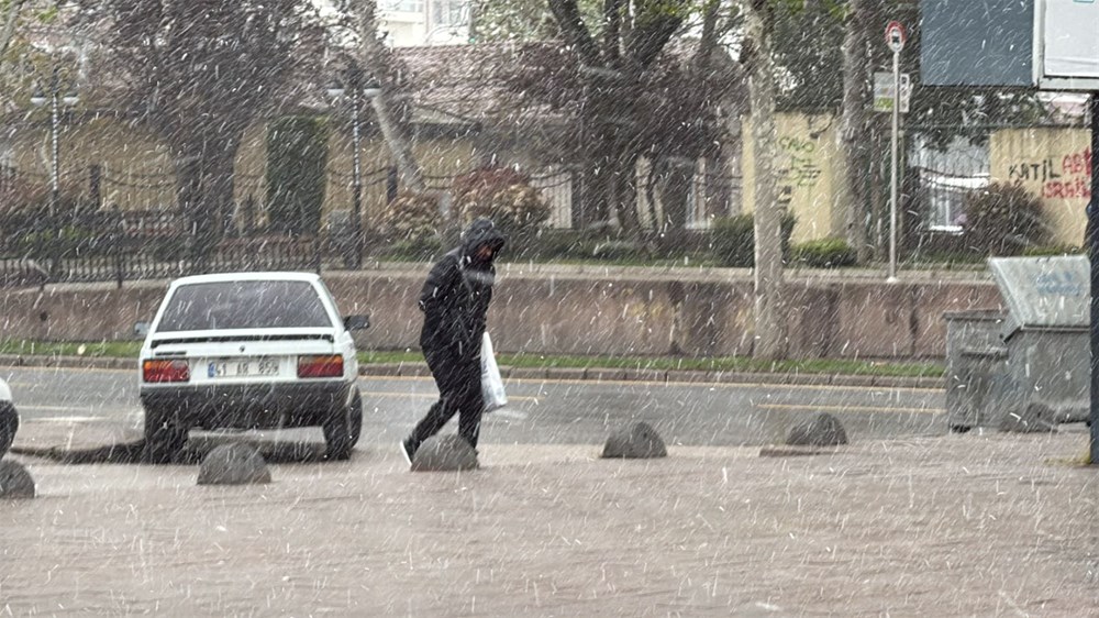 Kent merkezinde lapa lapa kar: "Sabah güneş vardı, artık kar yağıyor" 75 YDjrGbdAy06OMciUiKE0 g