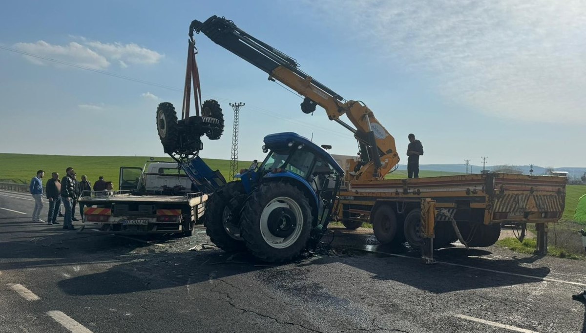 Diyarbakır’da traktör ile otomobil çarpıştı: 5 yaralı