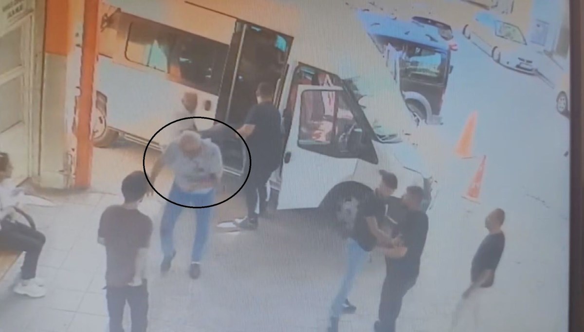 Yolcu ile şoför arasında kavga: 9 yerinden ısırdı, kulağını koparttı! Yolcu ile şoför arasında kavga: 9 yerinden ısırdı, kulağını koparttı!