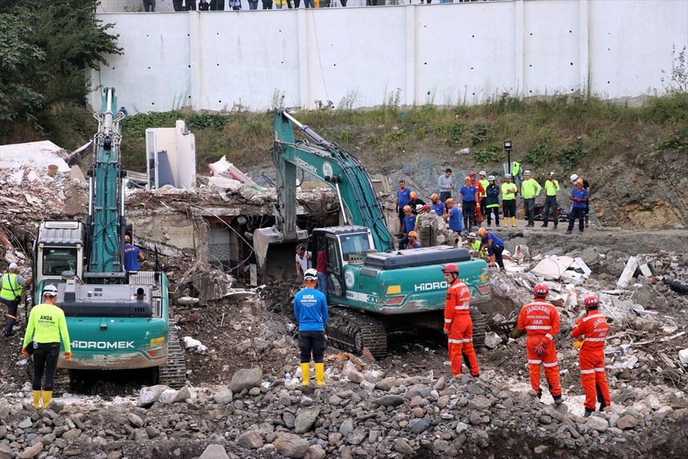 Batı Karadeniz'de sel felaketi: 3 ilde 66 can kaybı - 13