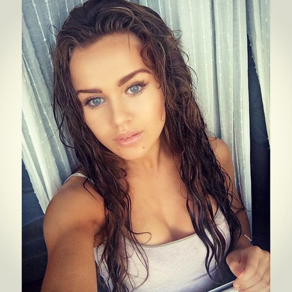 Дублерша. Рози Мак рост. Rosie Mac слив. Рози Мак слив. Рози Мак волосы.