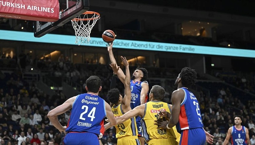 Euroleague'de Fenerbahçe evinde Anadolu Efes deplasmanda