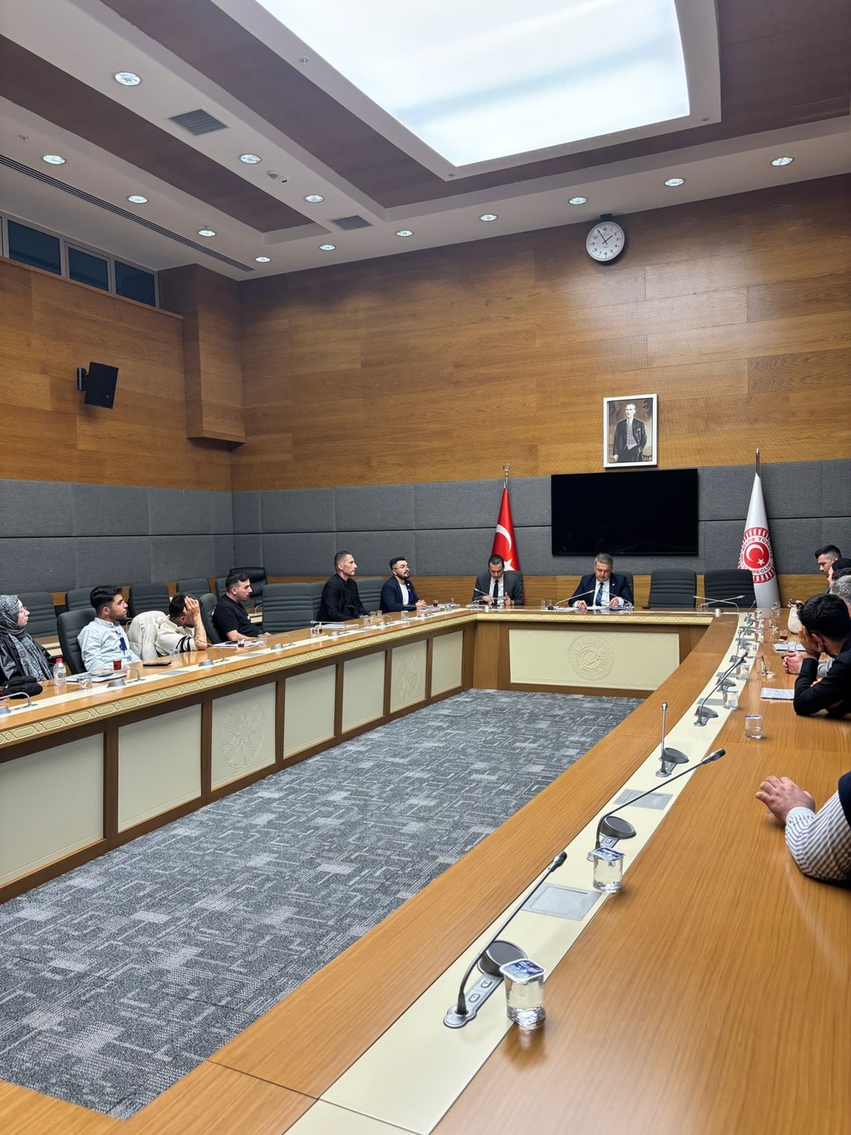Benzer suçlamalarla hakkında soruşturma başlatılan 30 kişi, Meclis