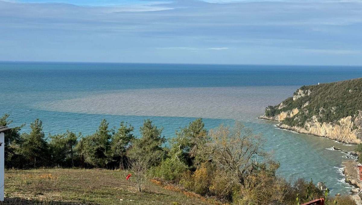 Bartın'da denizin rengi değişti Bartın'da denizin rengi değişti