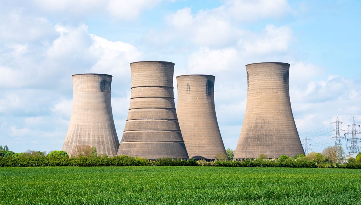 ABD'de dev soğutma kulesi patlayıcıyla yıkıldı