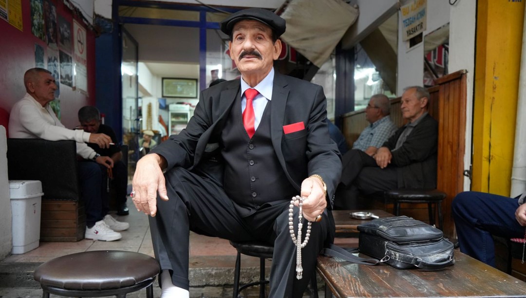 71 yaşındaki "yürüyen Çarşamba": 50 yıldır yöresel giysi ile geziyor