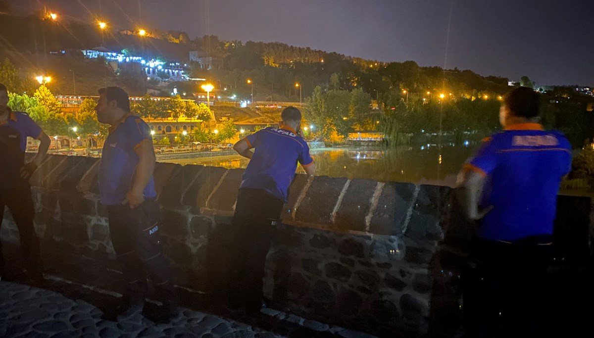 Diyarbakır'da nehre düşen genç kurtarıldı