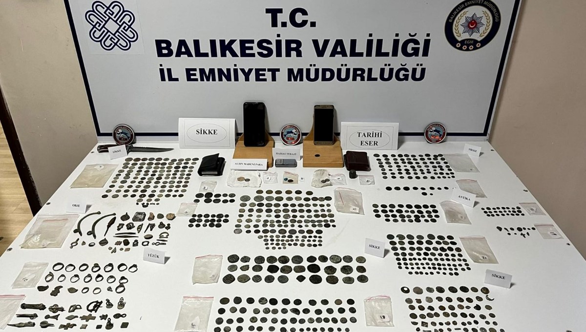 Balıkesir'de durdurulan araçta 720 parça tarihi eser ele geçirildi