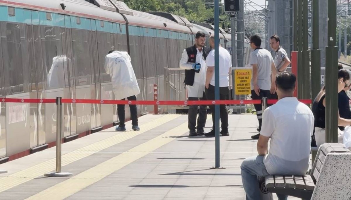 Marmaray'da bir kişi intihar etti