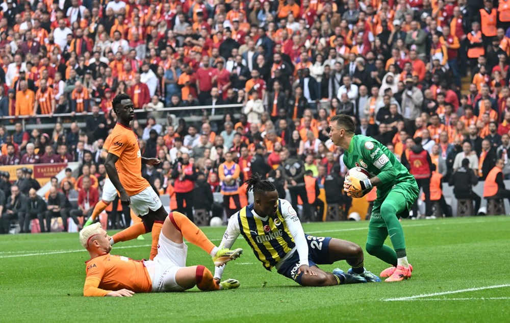 Fenerbahçe, derbide Galatasaray'ı yendi: Süper Lig'de şampiyonluk son haftaya kaldı - 15