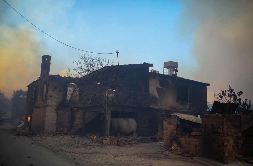 Manavgat'taki yangın evleri kül etti - 2