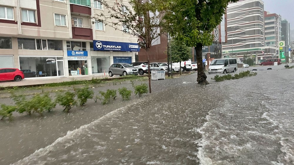 Kuvvetli sağanak birçok ilde hayatı felç etti: Sele kapılan 3 kişi hayatını kaybetti, 1 bebek kayıp - 7