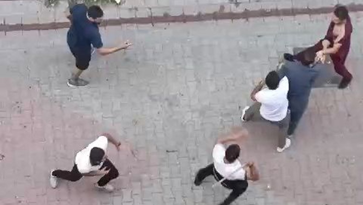 Nakliyecilerle müşteri fiyatta anlaşamadı, keser ve sopalarla birbirlerine girdiler: 5 yaralı Nakliyecilerle müşteri fiyatta anlaşamadı, keser ve sopalarla birbirlerine girdiler: 5 yaralı