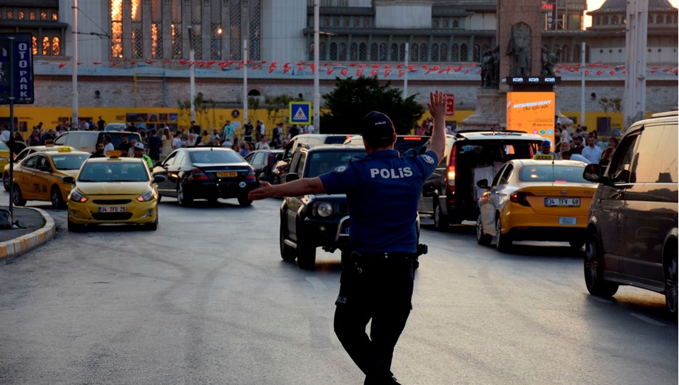 İstanbul'da kent genelinde "huzur" operasyonu | Aranan 568 kişi yakalandı - Son Dakika Türkiye Haberleri | NTV Haber