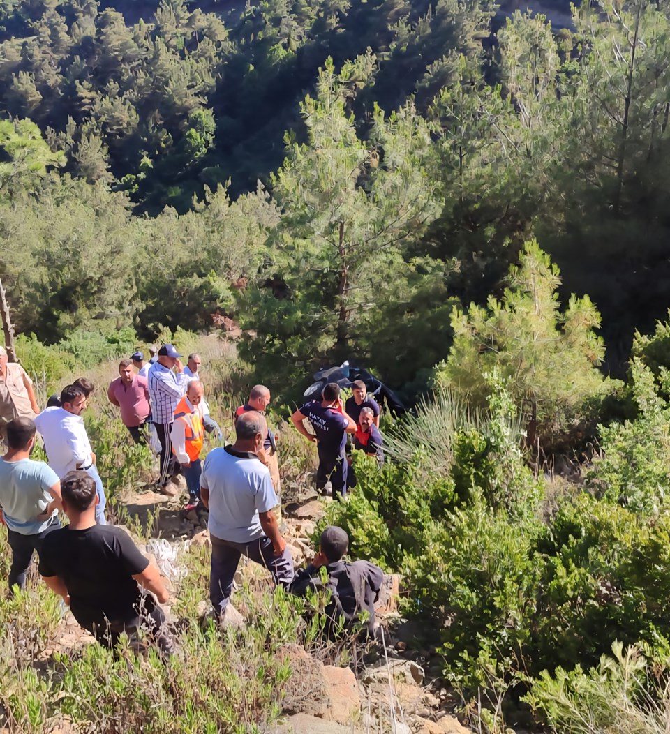 Hatay'da otomobil 40 metreden uçuruma yuvarlandı - 1