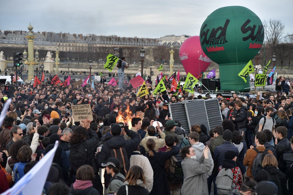 Fransa'da 'mezarda emeklilik' isyanı: Paris'te 120 gözaltı - 19