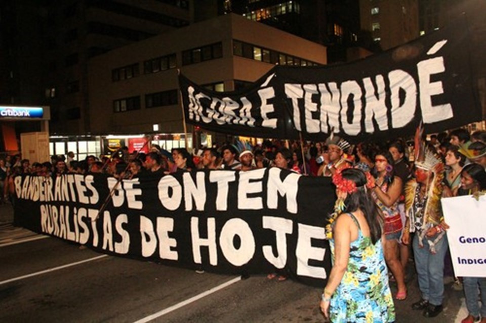 Brezilya’da yerlilerin öfkesi sokağa taştı - 1