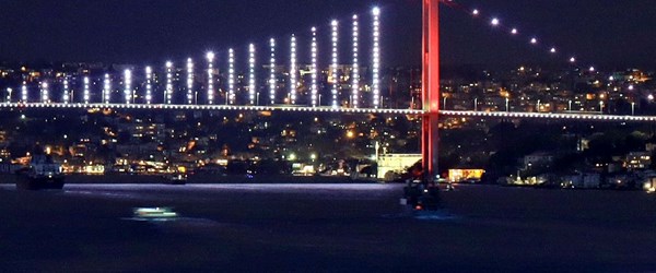 İngiliz savaş gemisi İstanbul Boğazı'ndan geçti